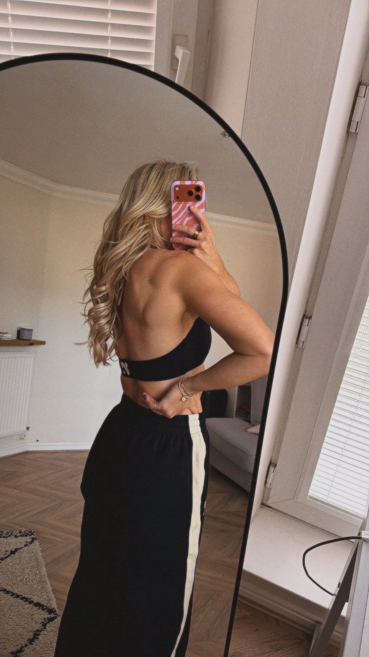 HALTERNECK SPORTS BRA